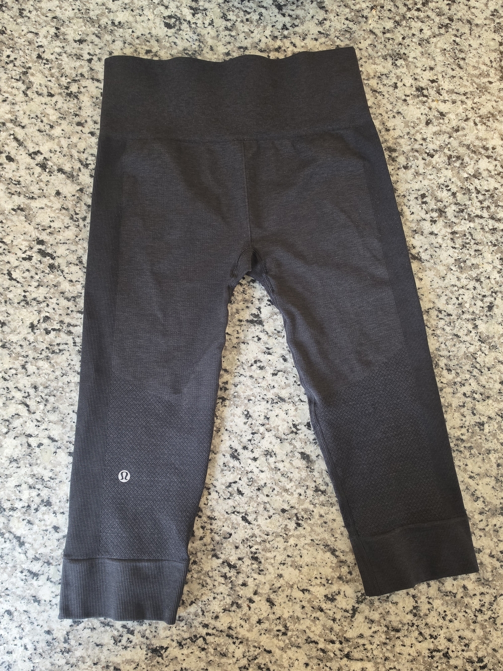 Lululemon Seamlessly Street Crop Leggings - Heathered Black, Size 6